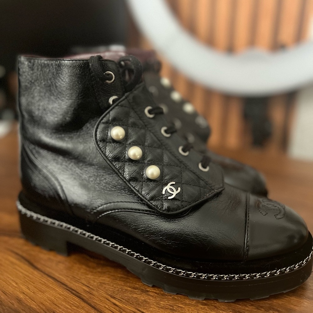 Chanel Short Boots with Pearl size 39,5